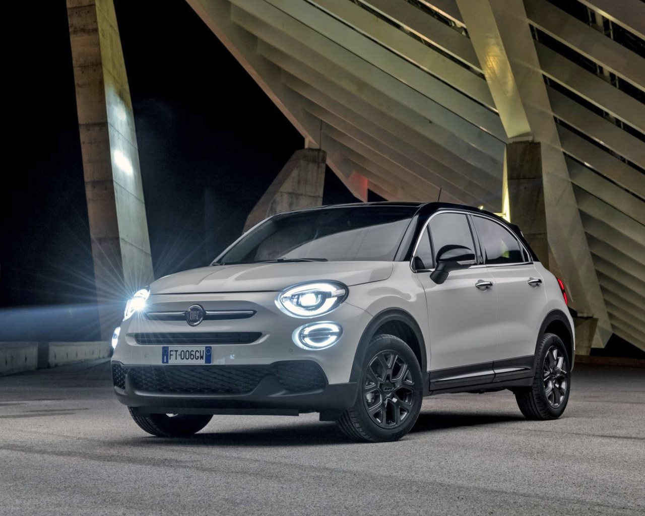 Обои 2019 Fiat 500X SUV 1280x1024