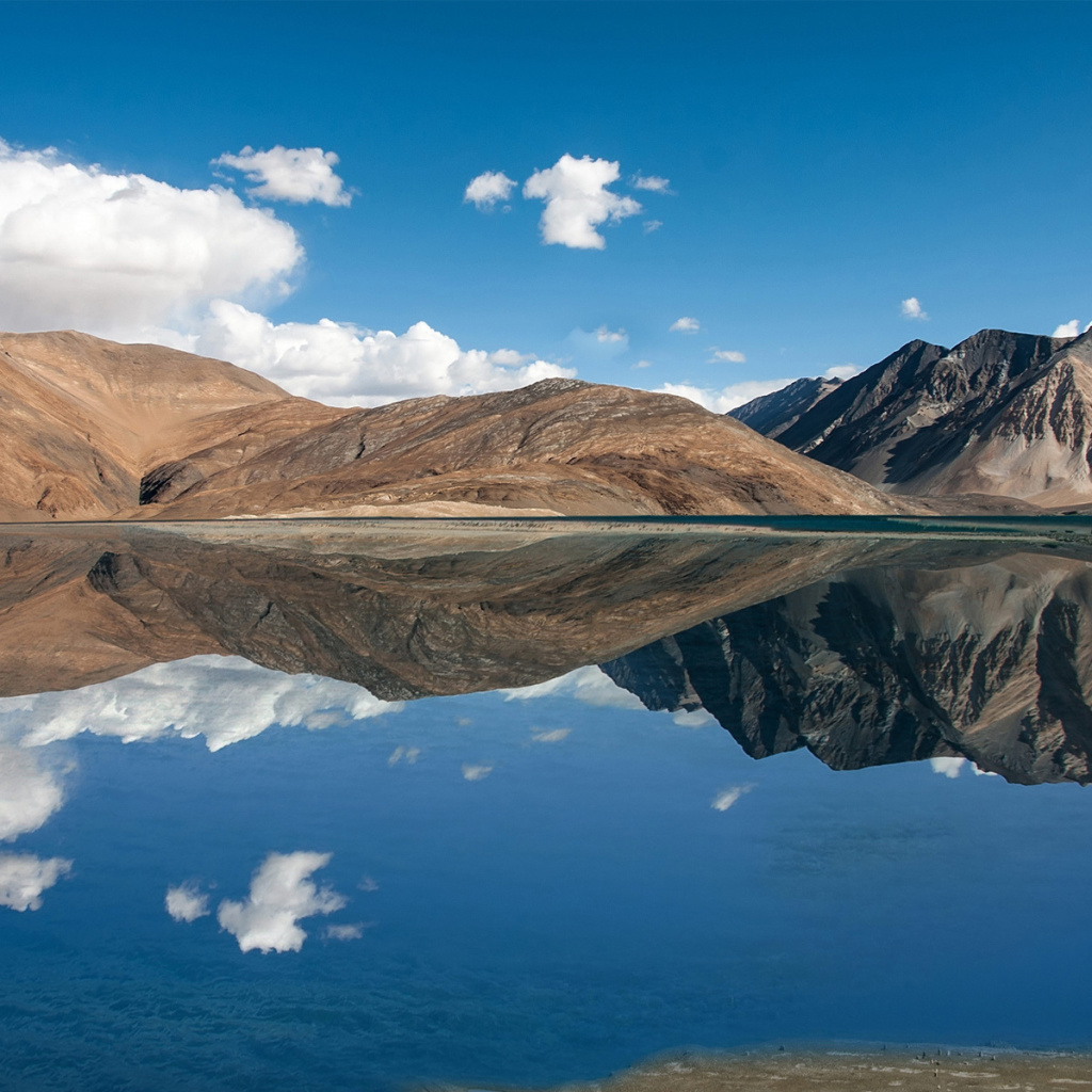 Обои Pangong Tso lake in Tibet 1024x1024