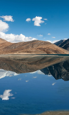 Обои Pangong Tso lake in Tibet 240x400