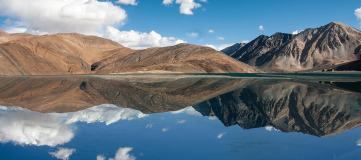 Sfondi Pangong Tso lake in Tibet 720x320