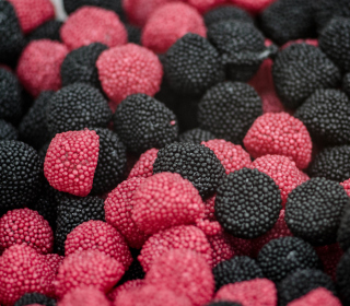 Обои Pink and Black Berries Candies на телефон 128x128
