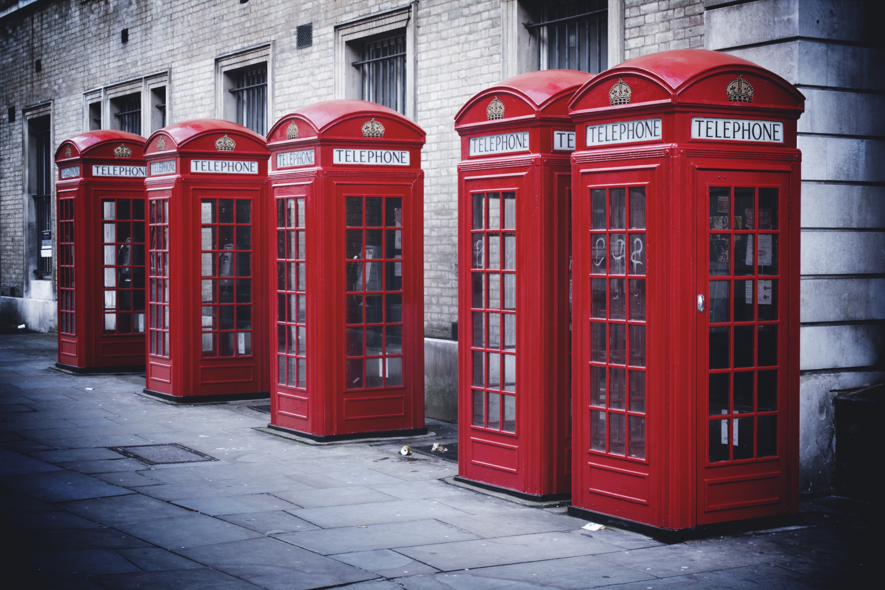 Red English Phone Booths wallpaper 2880x1920