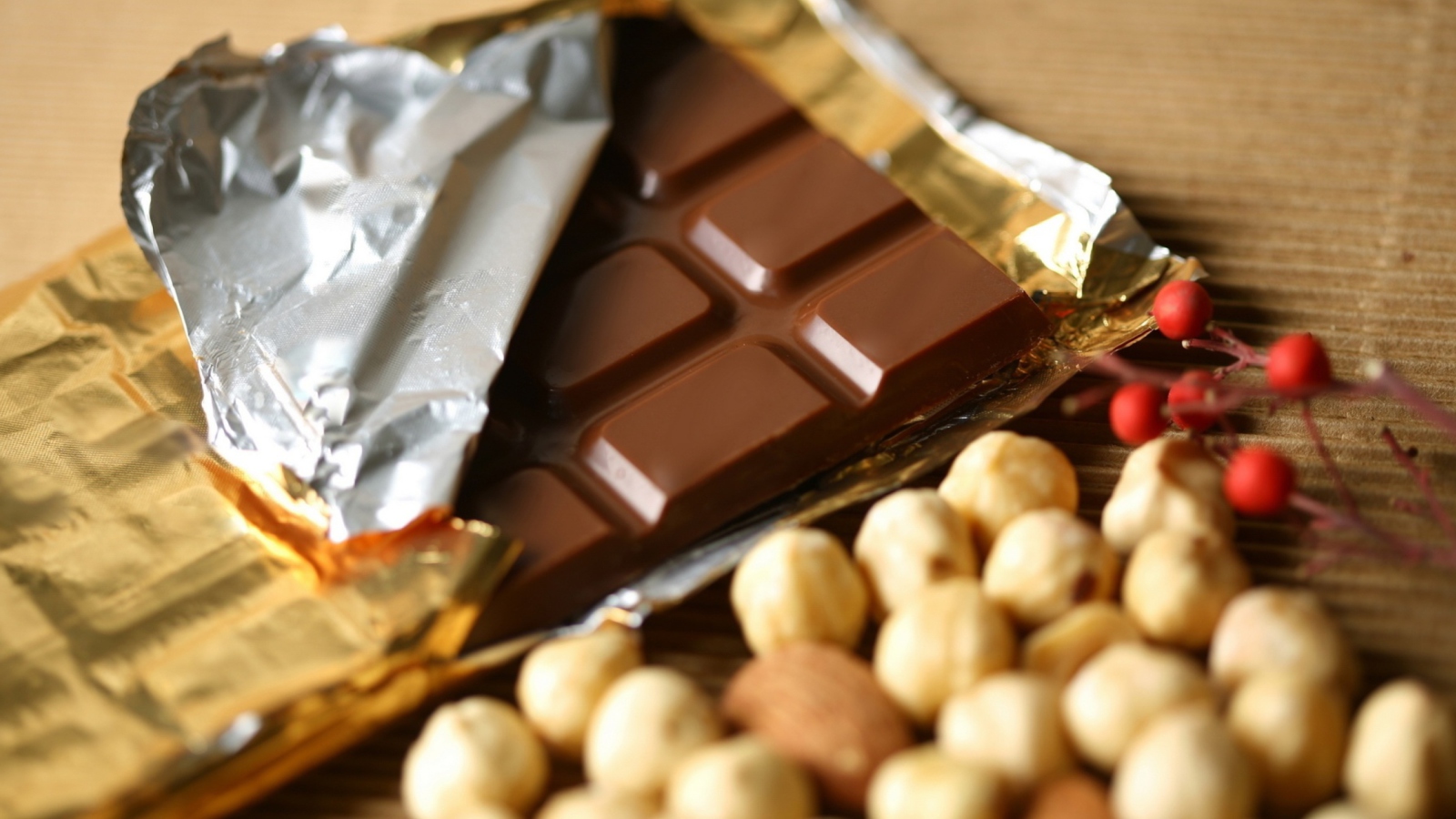 Chocolate And Hazelnuts screenshot #1 1600x900