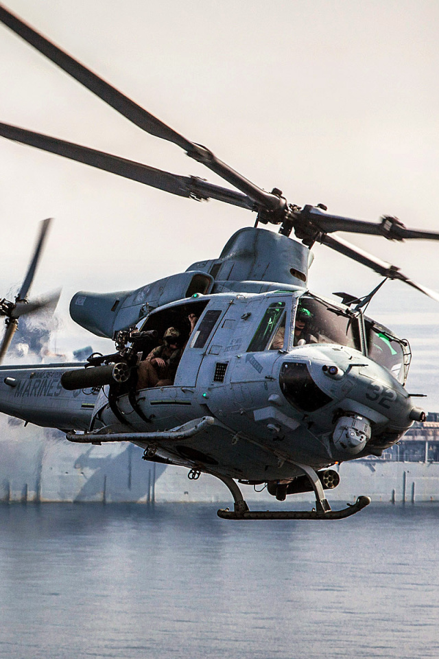 Fondo de pantalla Bell UH 1Y Venom US Helicopter 640x960