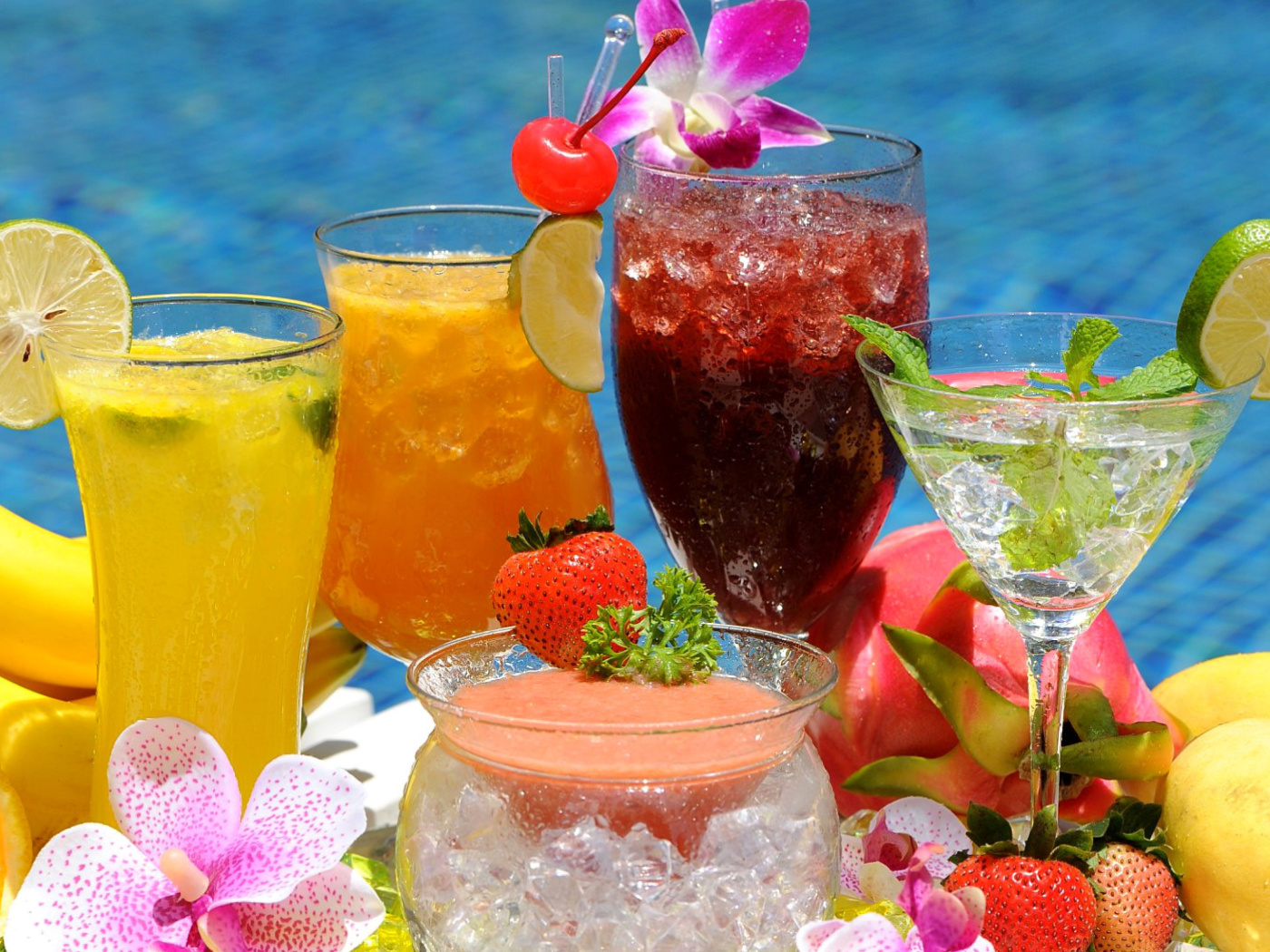Обои Summer cocktails in hotel All Inclusive 1400x1050