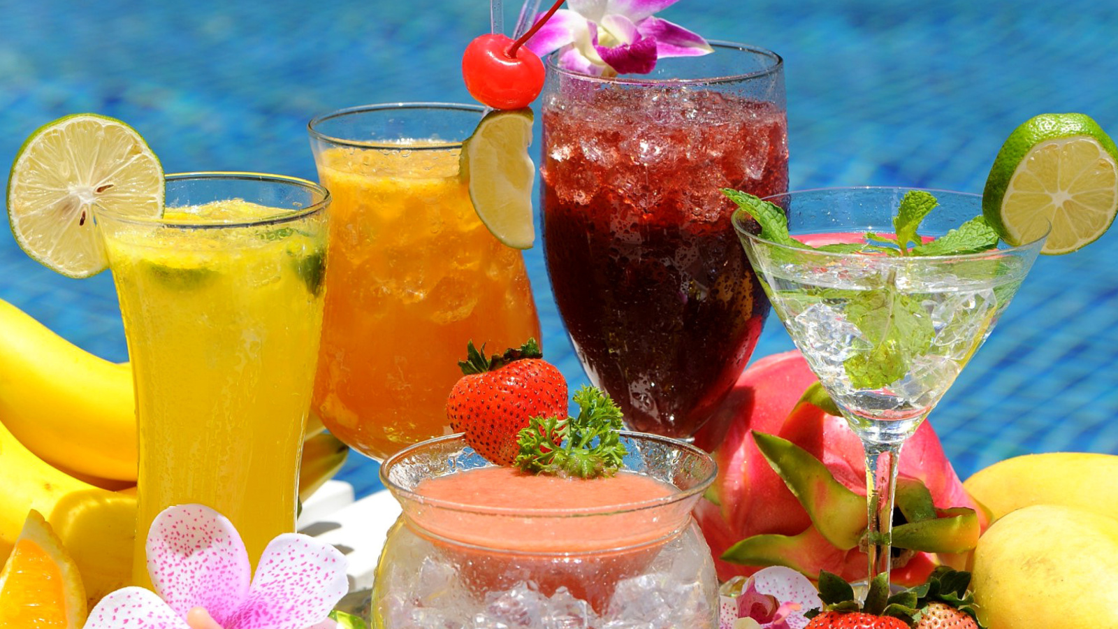 Summer cocktails in hotel All Inclusive wallpaper 1600x900