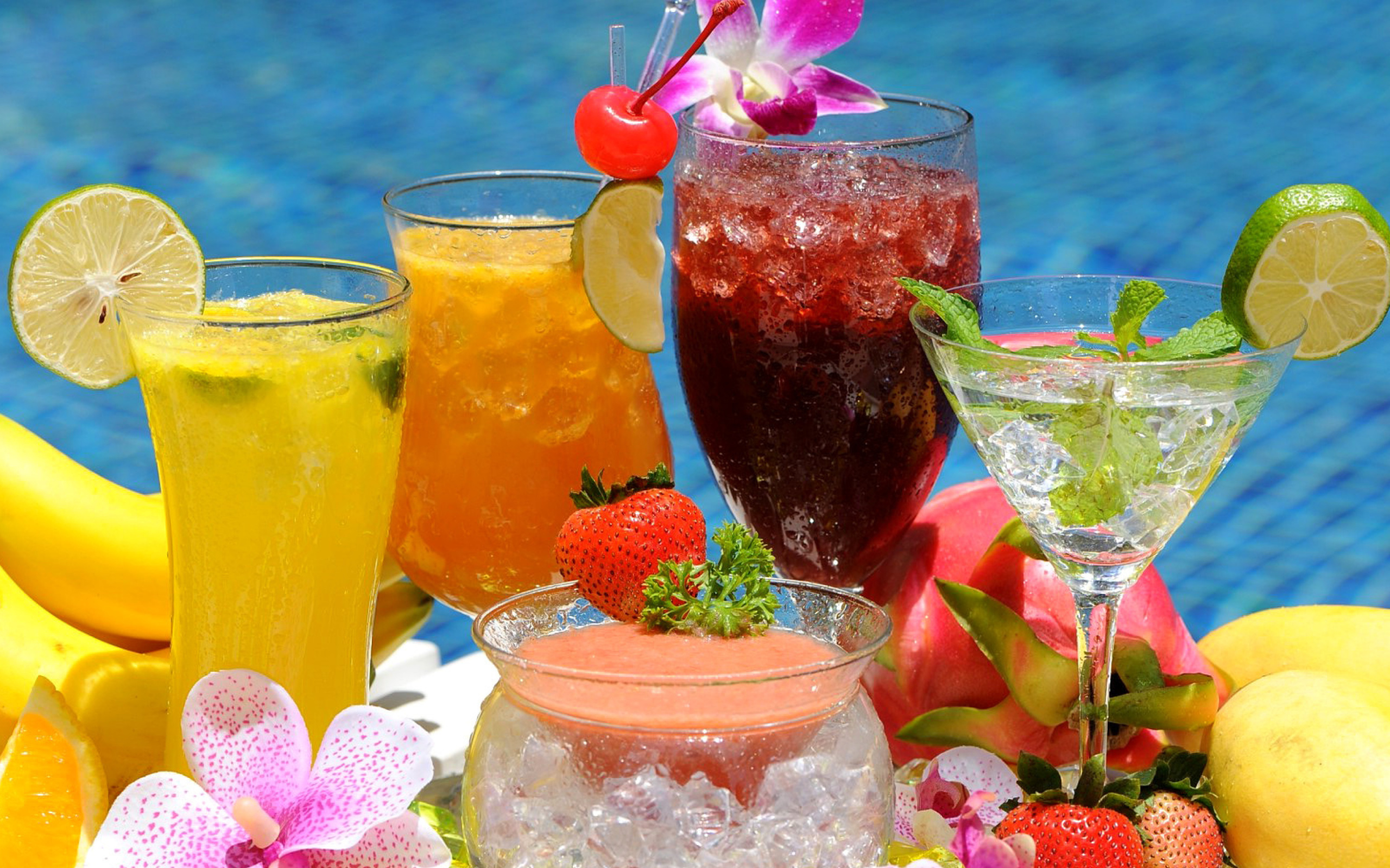 Обои Summer cocktails in hotel All Inclusive 2560x1600