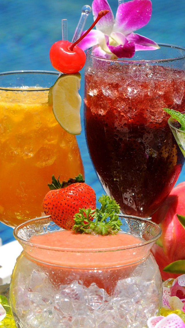 Summer cocktails in hotel All Inclusive wallpaper 640x1136