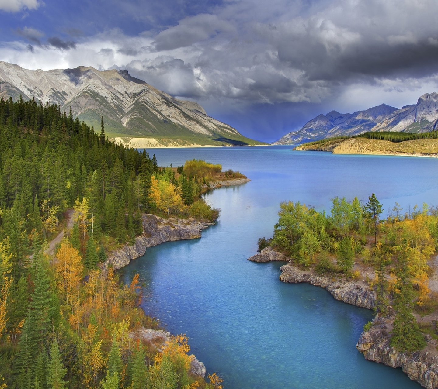 Banff National Park in Canada screenshot #1 1440x1280