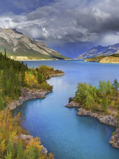 Banff National Park in Canada screenshot #1 240x320
