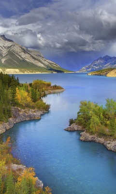 Banff National Park in Canada screenshot #1 240x400