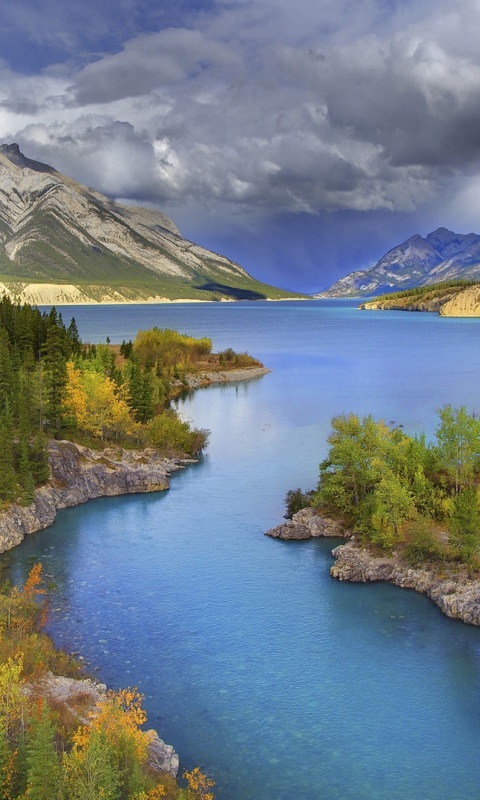 Fondo de pantalla Banff National Park in Canada 480x800