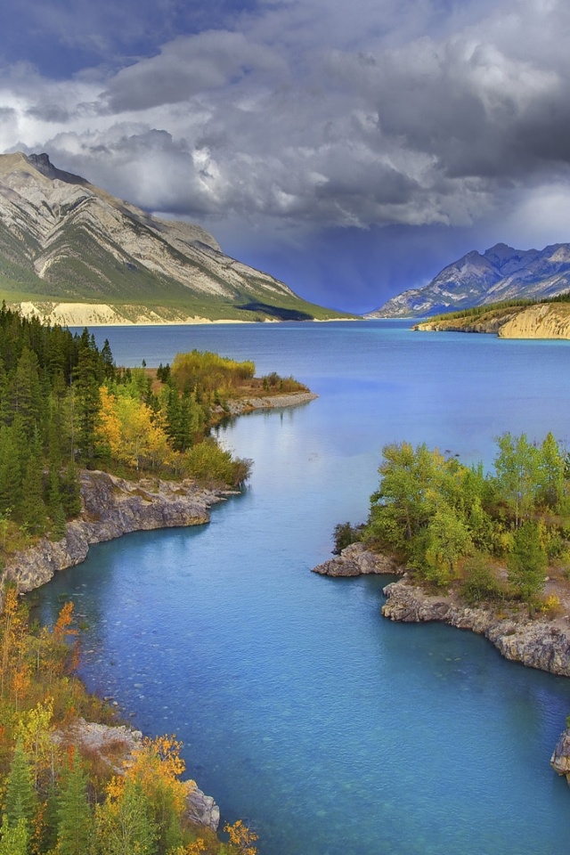 Banff National Park in Canada wallpaper 640x960