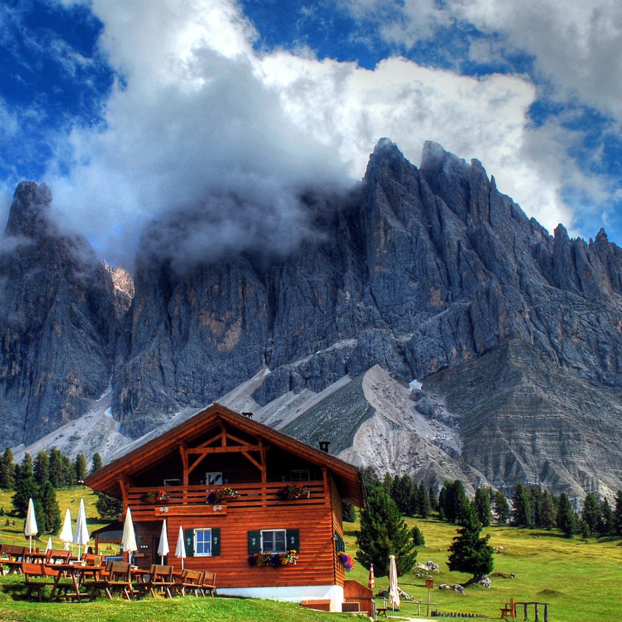 Screenshot №1 pro téma Wooden House In Alps 2048x2048