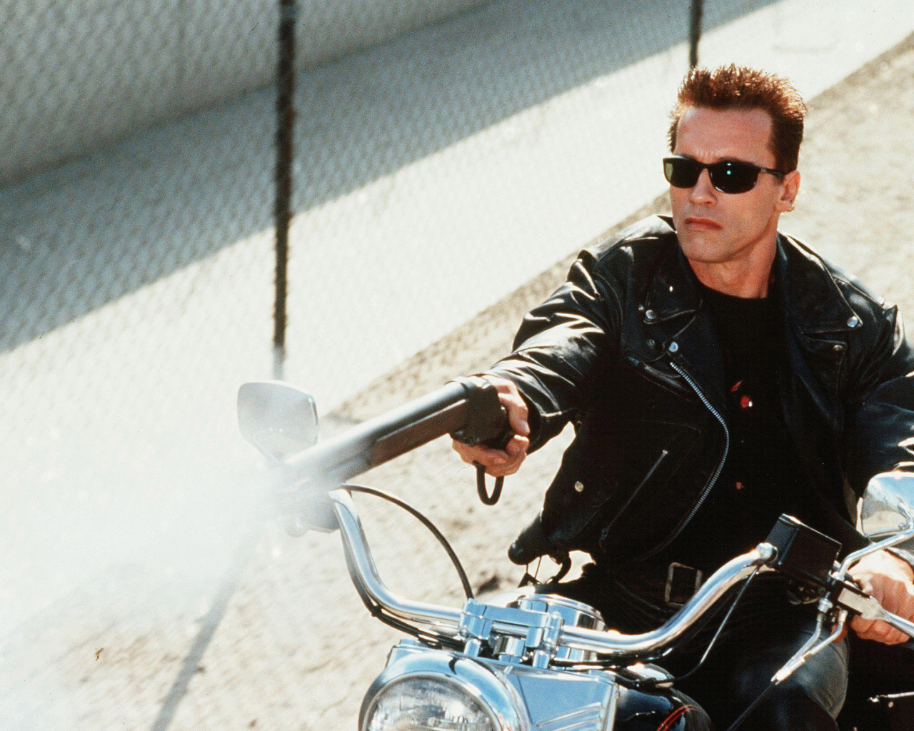 Screenshot №1 pro téma Arnold Schwarzenegger in Terminator 2 1280x1024