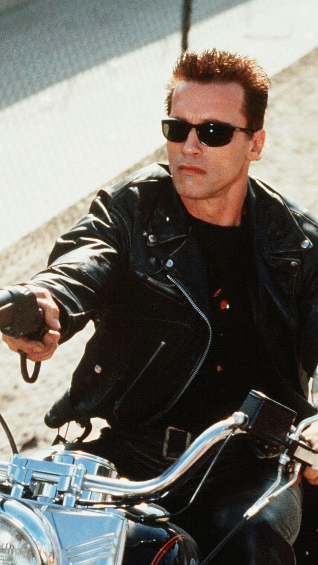 Обои Arnold Schwarzenegger in Terminator 2 640x1136
