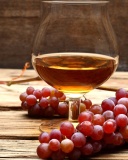 Sfondi Cognac and grapes 128x160