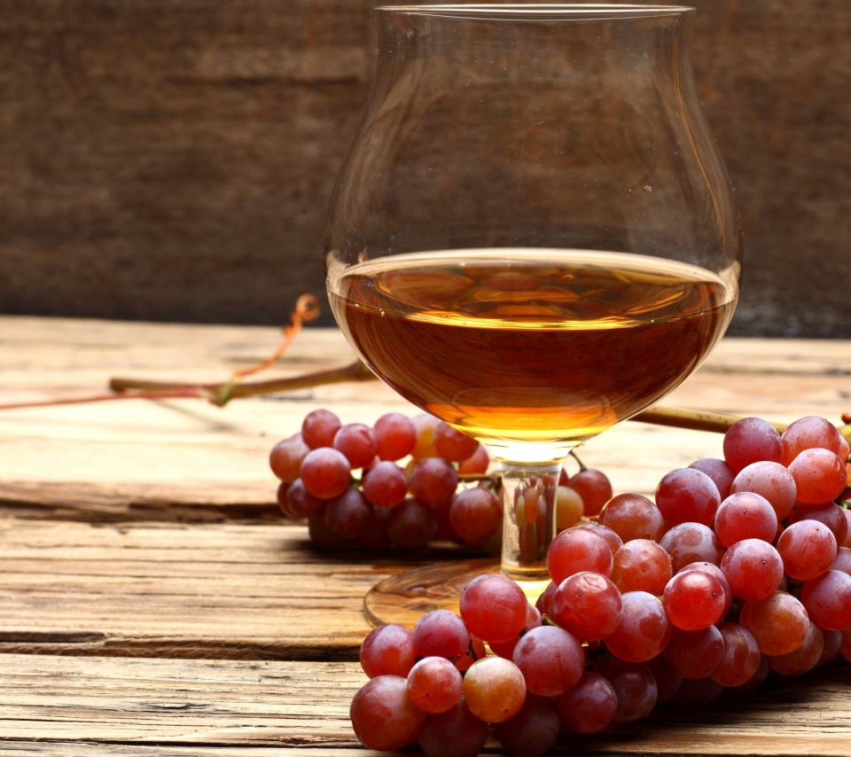 Fondo de pantalla Cognac and grapes 960x854