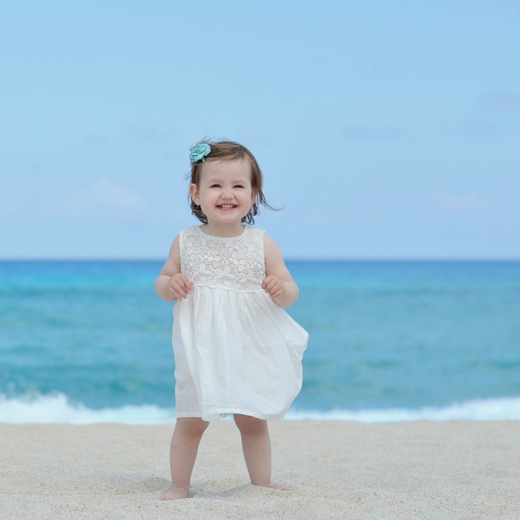 Das Little Angel At Beach Wallpaper 1024x1024