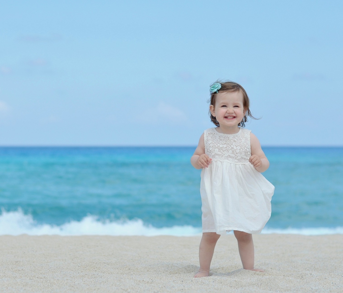 Das Little Angel At Beach Wallpaper 1200x1024