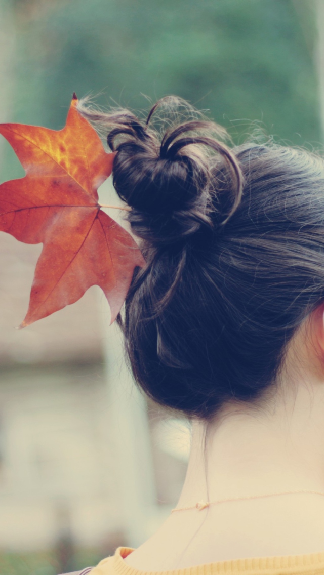 Das Autumn Hair Style Wallpaper 640x1136