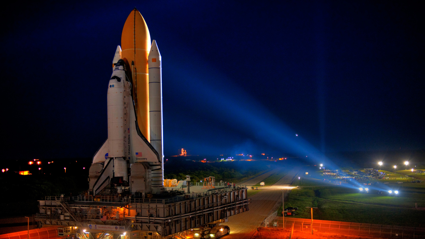 Space Shuttle Discovery wallpaper 1366x768