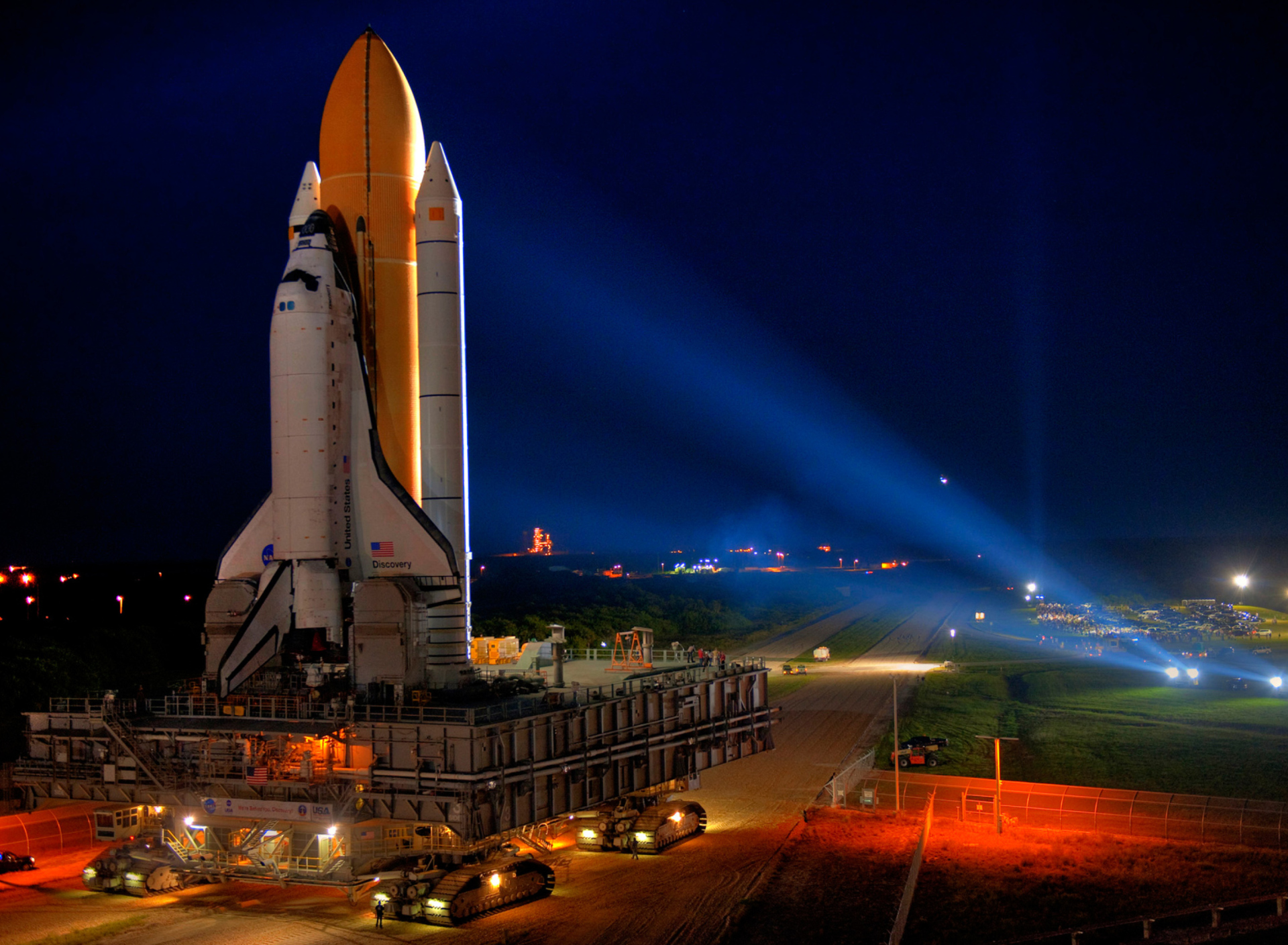 Fondo de pantalla Space Shuttle Discovery 1920x1408