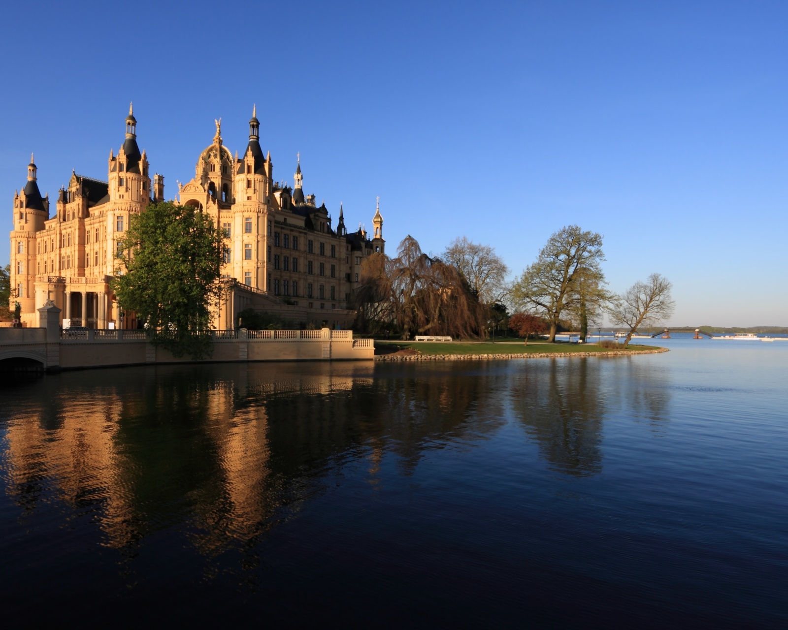 Schwerin Palace in Mecklenburg Vorpommern screenshot #1 1600x1280