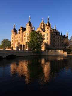 Schwerin Palace in Mecklenburg Vorpommern screenshot #1 240x320