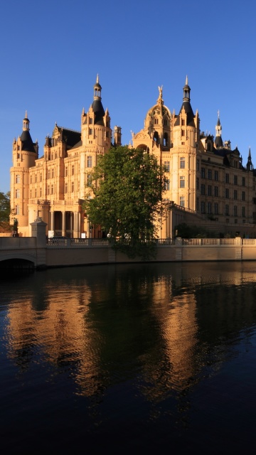 Fondo de pantalla Schwerin Palace in Mecklenburg Vorpommern 360x640