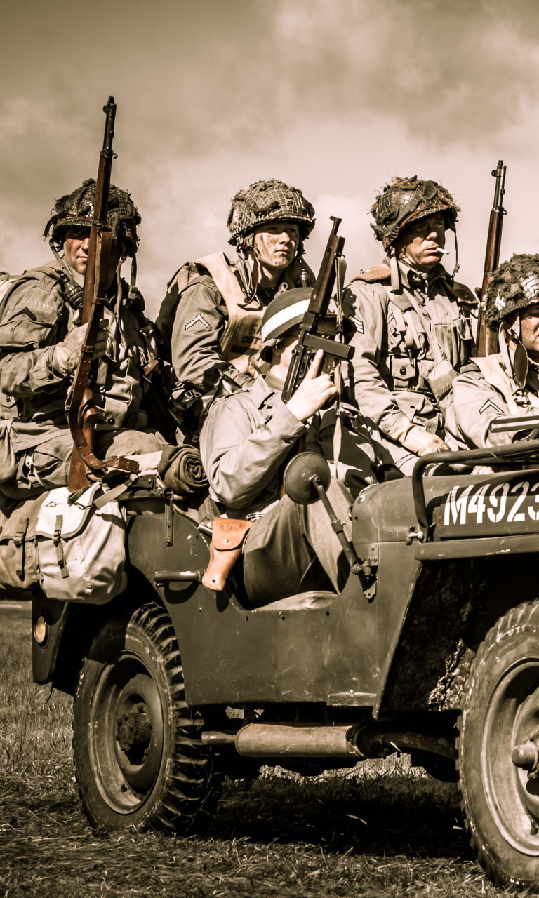 Sfondi Soldiers on Jeep 768x1280