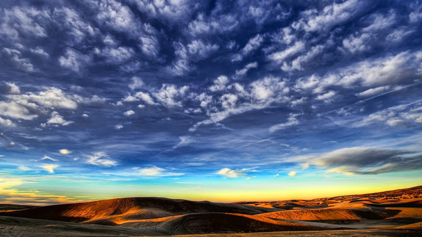 Das Desktop Desert Skyline Wallpaper 1366x768