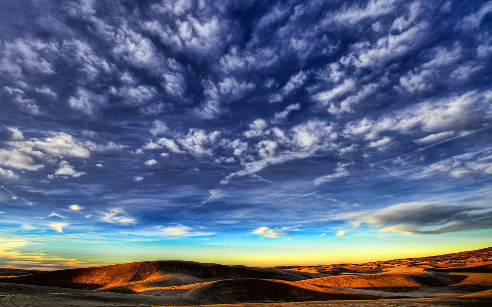 Das Desktop Desert Skyline Wallpaper 1680x1050
