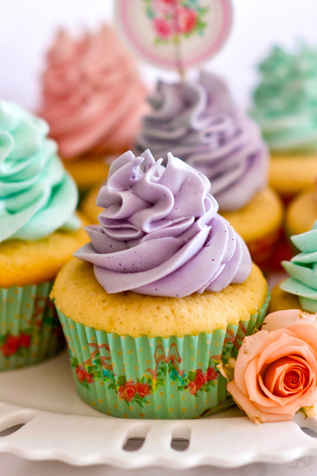 Fondo de pantalla Birthday Cupcakes 640x960