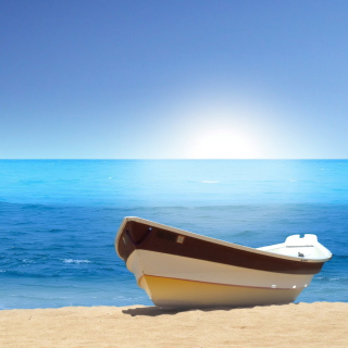 Kostenloses Boat On Beach Wallpaper für 1024x1024