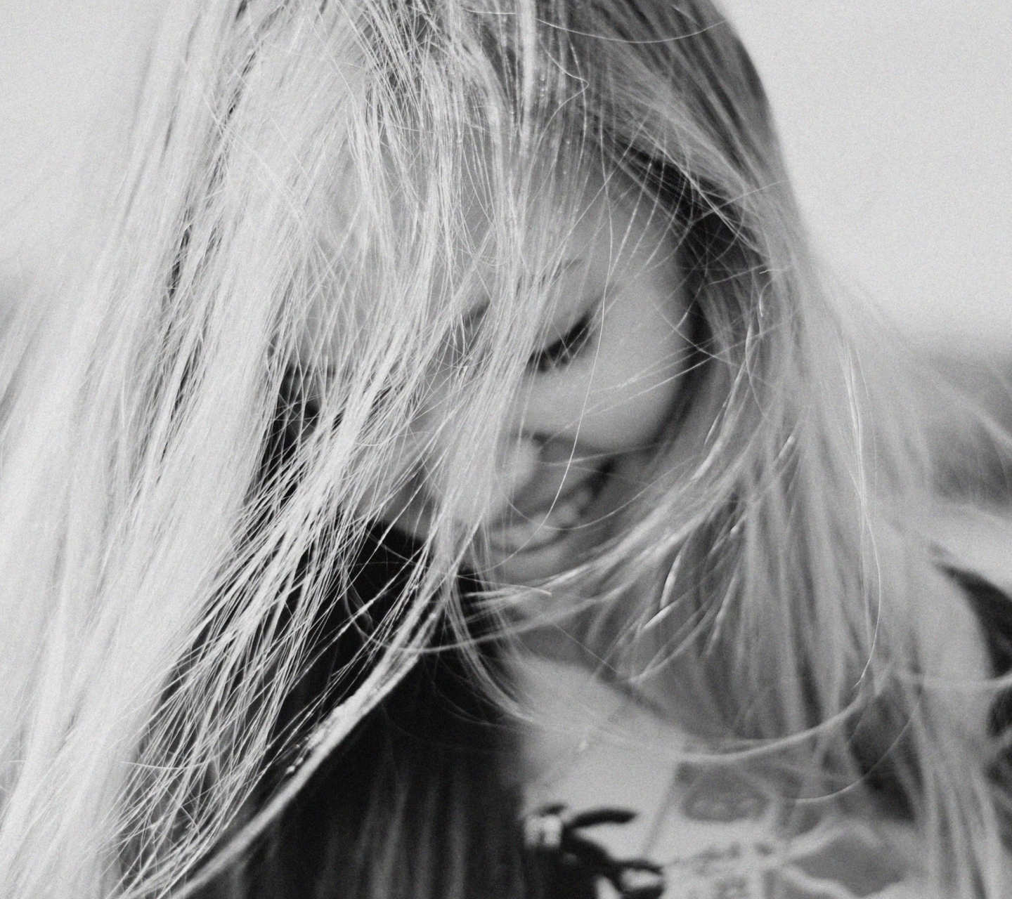 Sfondi Black And White Portrait Of Blonde Girl 1440x1280