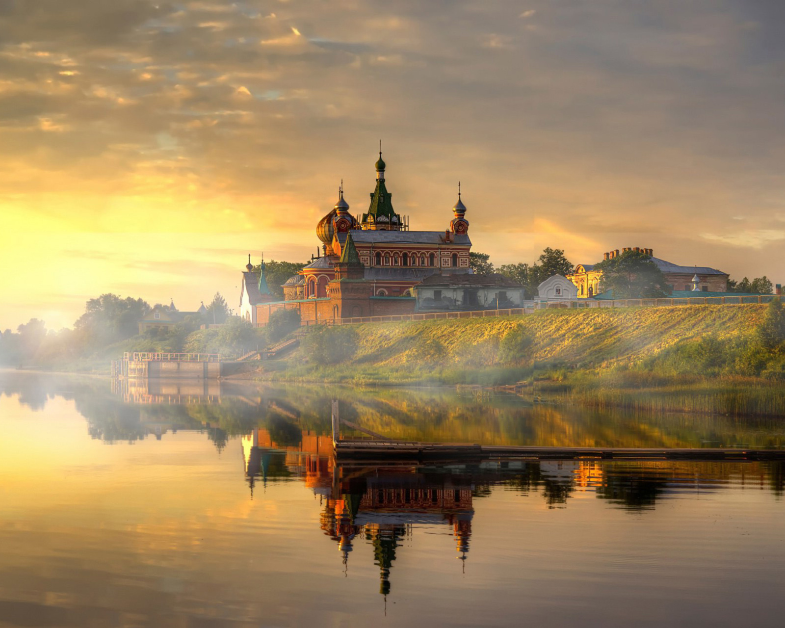 Das Staroladozhsky Nicholas Monastery Wallpaper 1600x1280