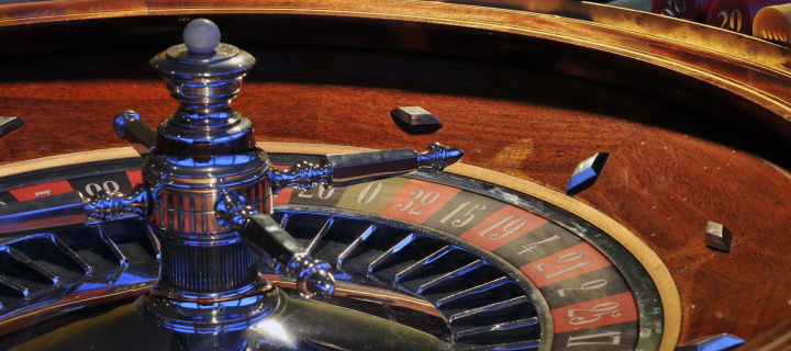 Roulette in Casino not Online Game wallpaper 720x320