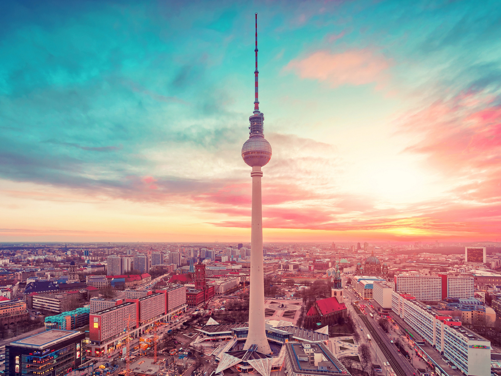 Berlin TV Tower Berliner Fernsehturm wallpaper 1600x1200
