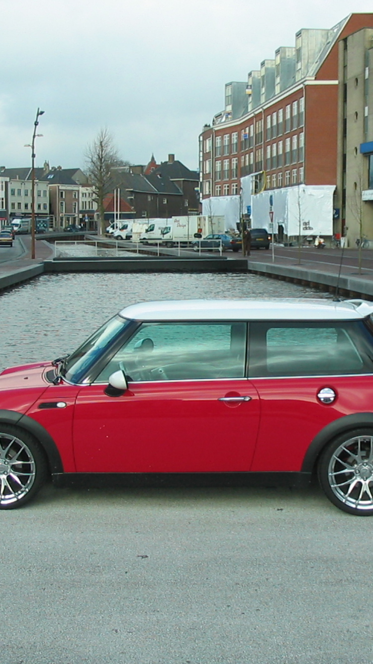 Red Mini Cooper Holland screenshot #1 750x1334