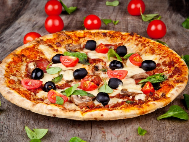 Fondo de pantalla Pizza with tomatoes and olives 640x480
