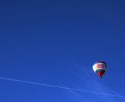 Sfondi Balloon In Blue Sky 176x144