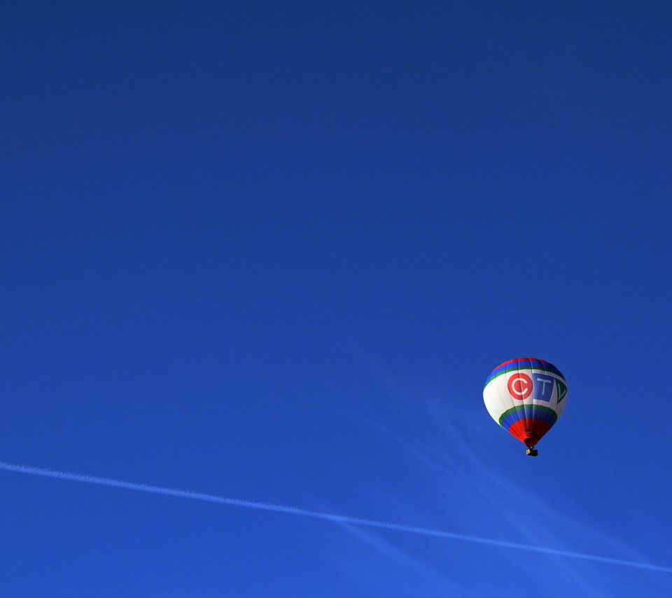 Screenshot №1 pro téma Balloon In Blue Sky 960x854