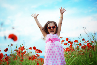 Happy Little Girl - Obrázkek zdarma pro Motorola DROID 3