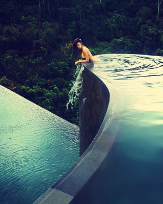 Dreamy Pool In Tropical Paradise - Obrázkek zdarma pro iPhone 4