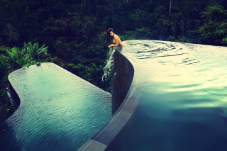 Kostenloses Dreamy Pool In Tropical Paradise Wallpaper für Sony Xperia Z