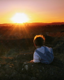 Das Little Boy Looking At Sunset From Hill Wallpaper 128x160