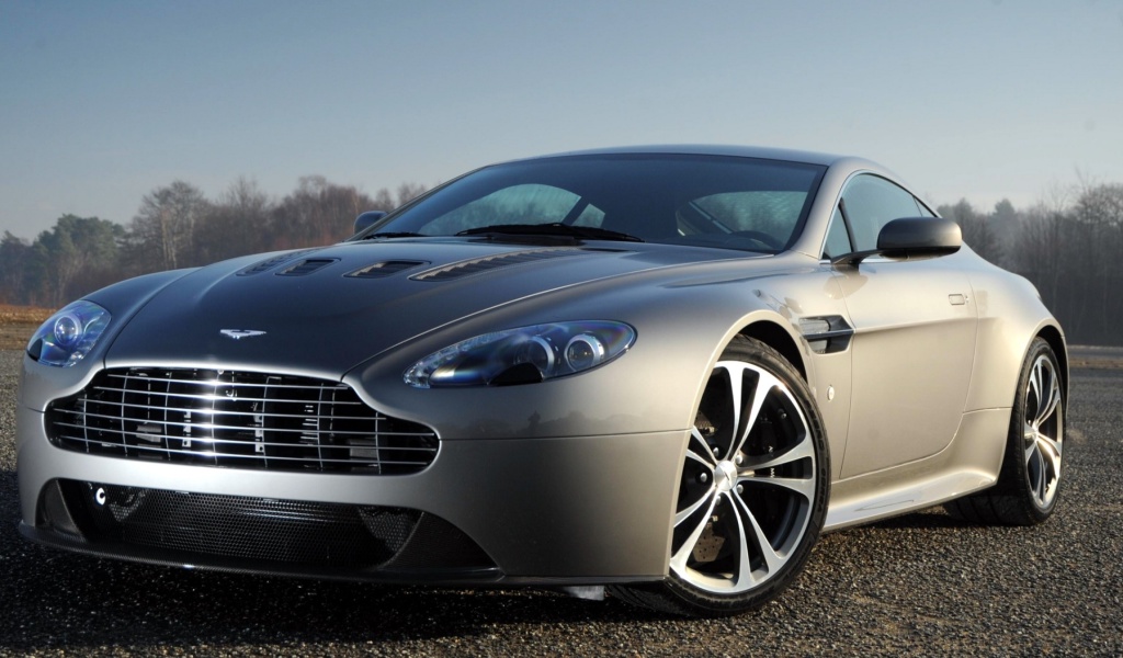 Fondo de pantalla Aston Martin V8 Vantage 1024x600