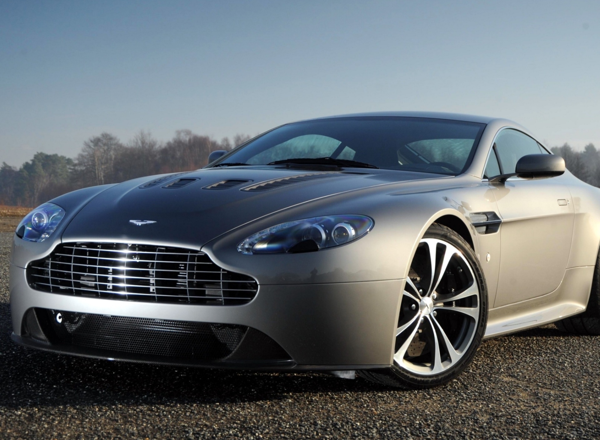 Fondo de pantalla Aston Martin V8 Vantage 1920x1408