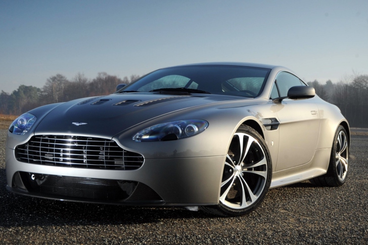 Screenshot №1 pro téma Aston Martin V8 Vantage